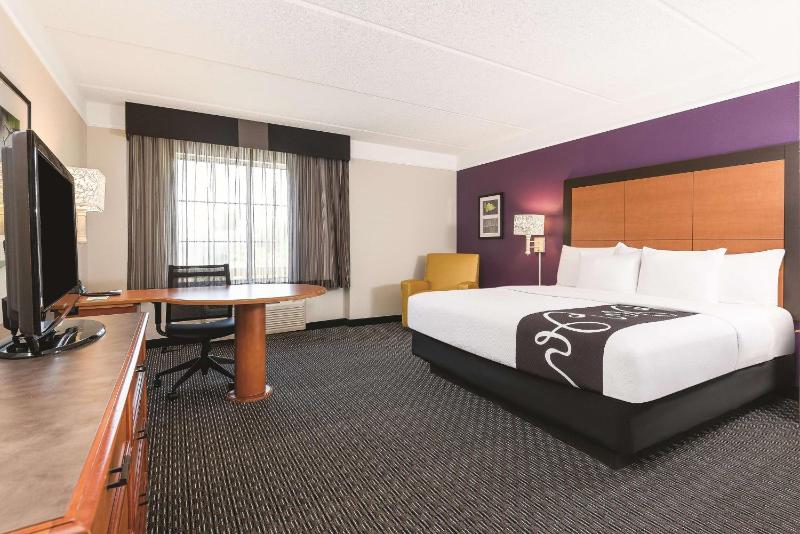 King Room - Non-Smoking image 2