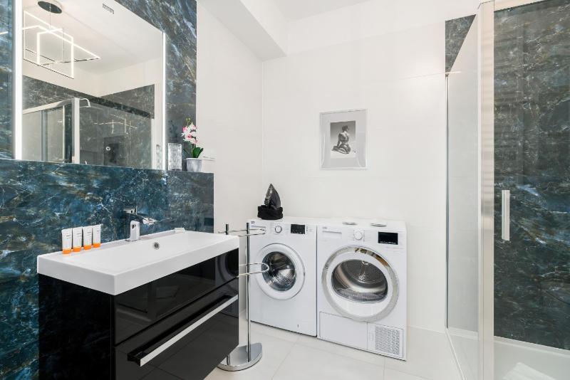 16th Floor Towarowa 39 City Center Avenida by Renters Prestige - image 28