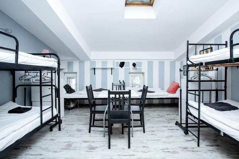 Bed in 6-Bed Mixed Dormitory Room image 3