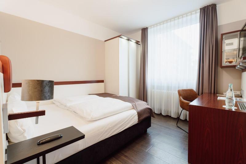 Standard Double Room image 1