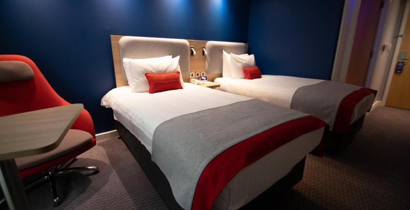 Standard Twin Room with Free Hot Breakfast - Accessible image 1
