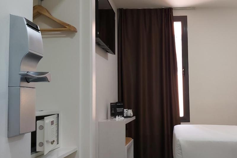 Double Room image 1