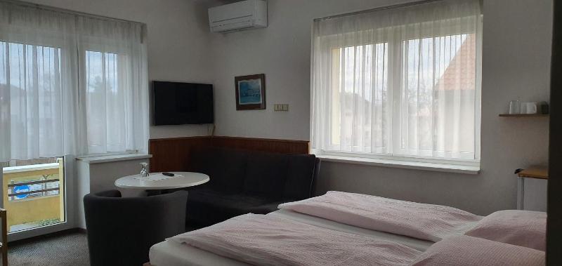 King Room with Balcony image 3