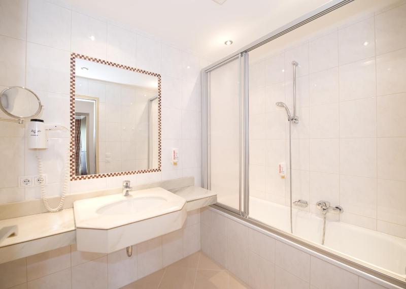 Double Room image 2