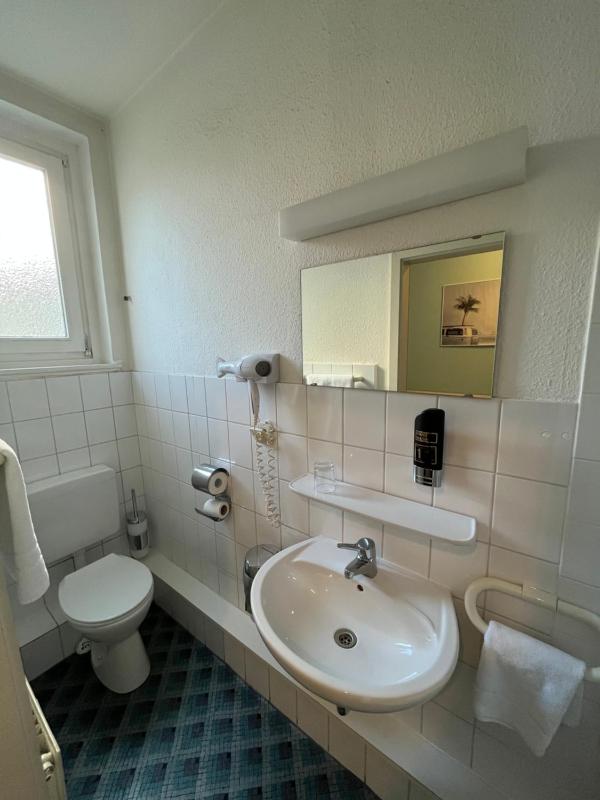 Single Room image 4