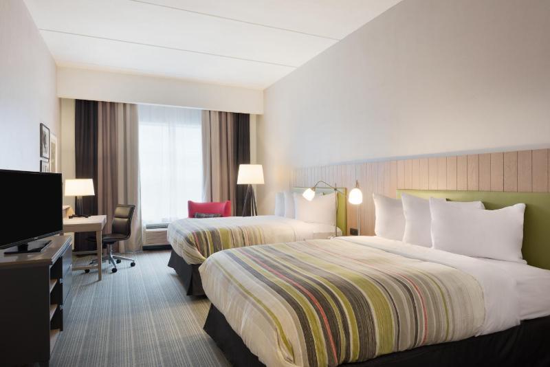 Queen Room with Two Queen Beds - Disability Access image 3