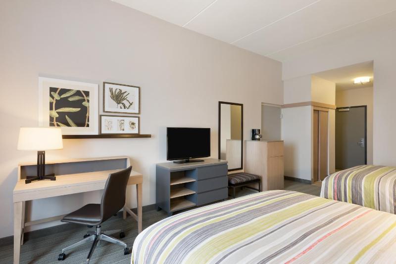 Queen Room with Two Queen Beds - Disability Access image 4