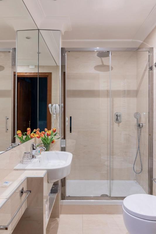 Quadruple Room image 1