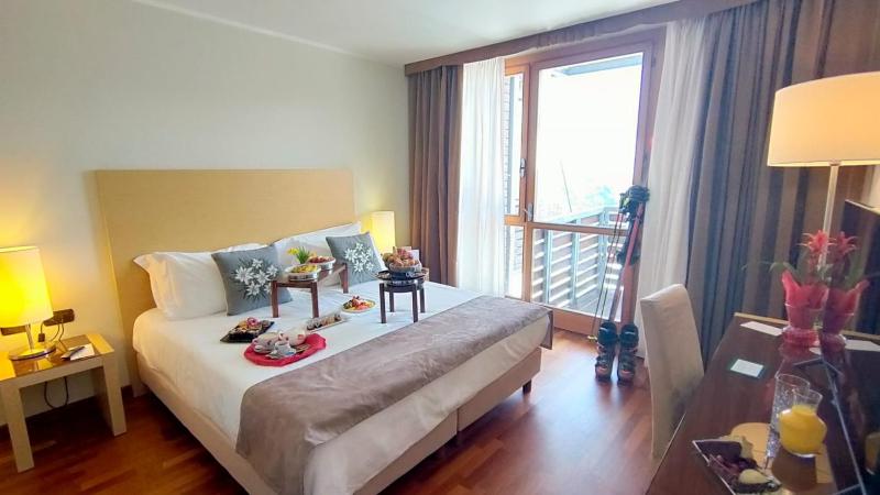 Double or Twin Room with Mountain View image 3
