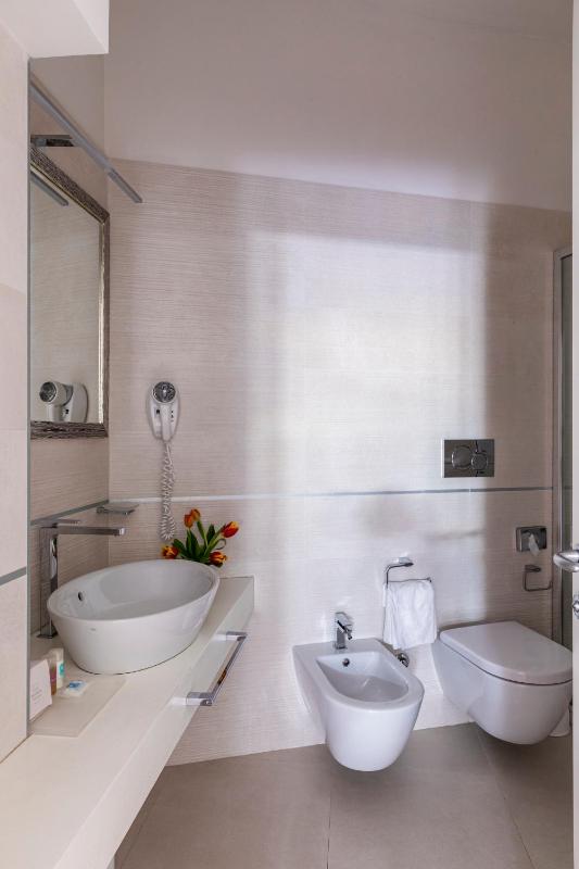 Quadruple Room image 4