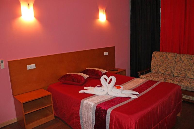 Budget Double Room image 3