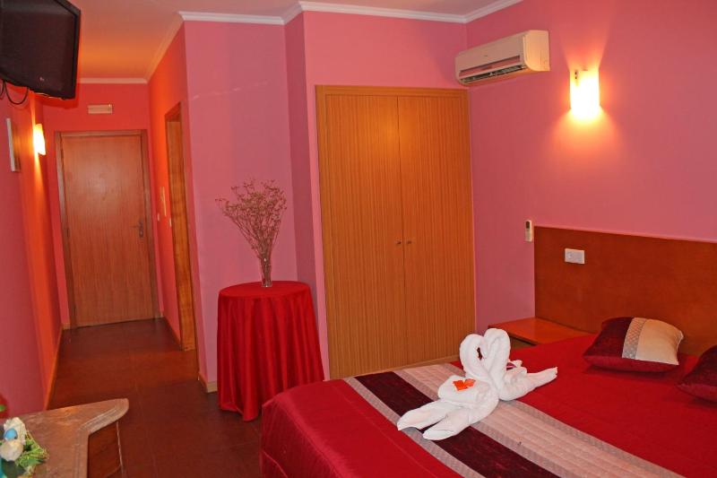Budget Double Room image 4