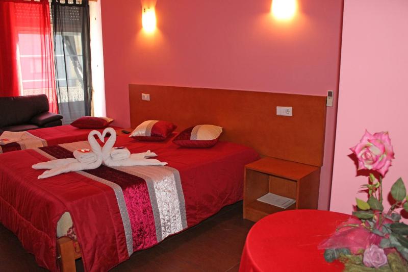 Double Room with Extra Bed image 4