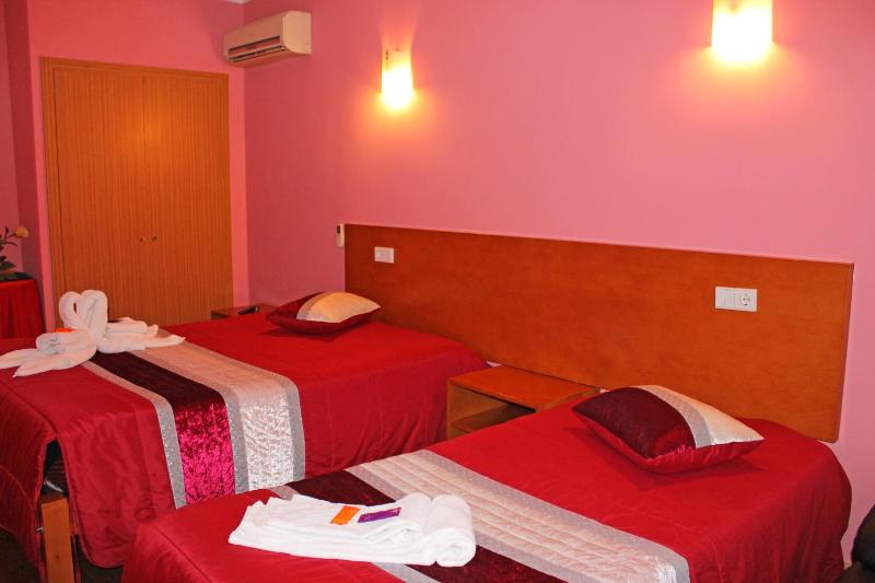 Double Room with Extra Bed image 3