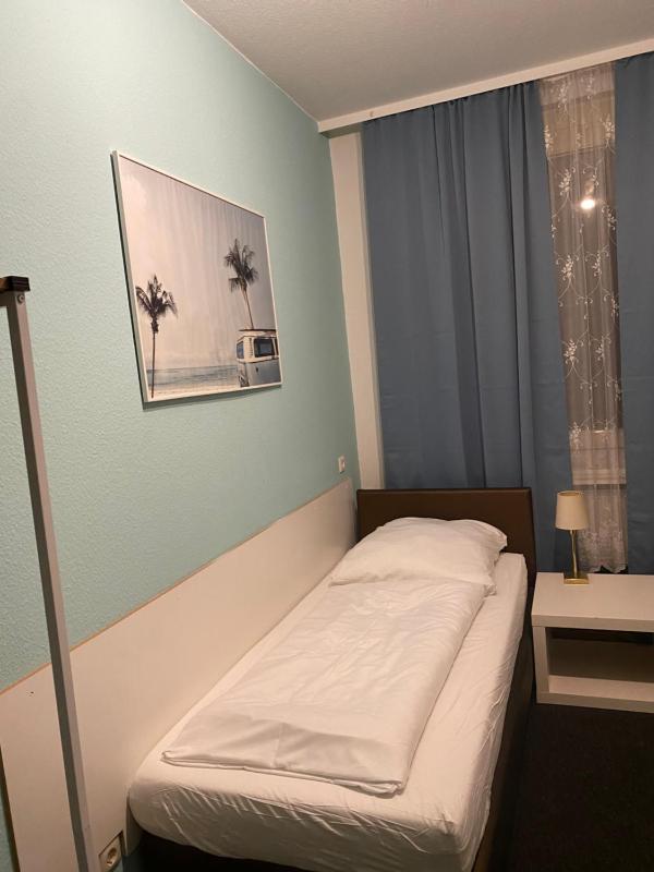 Single Room image 3