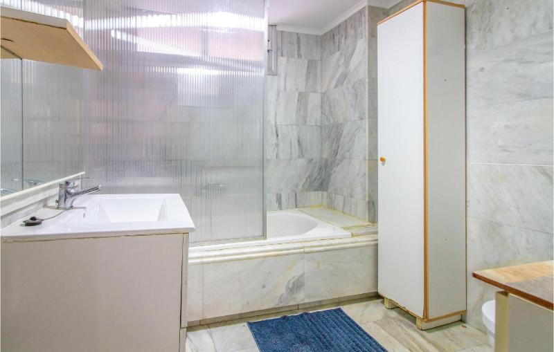 2 Bedroom Lovely Apartment In Benidorm - image 11