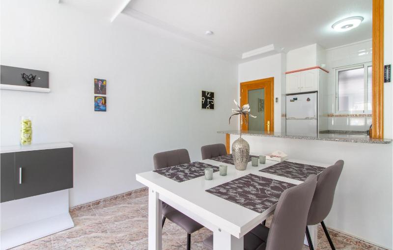 2 Bedroom Amazing Apartment In Torrevieja - image 14