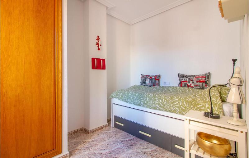 2 Bedroom Amazing Apartment In Torrevieja - image 11