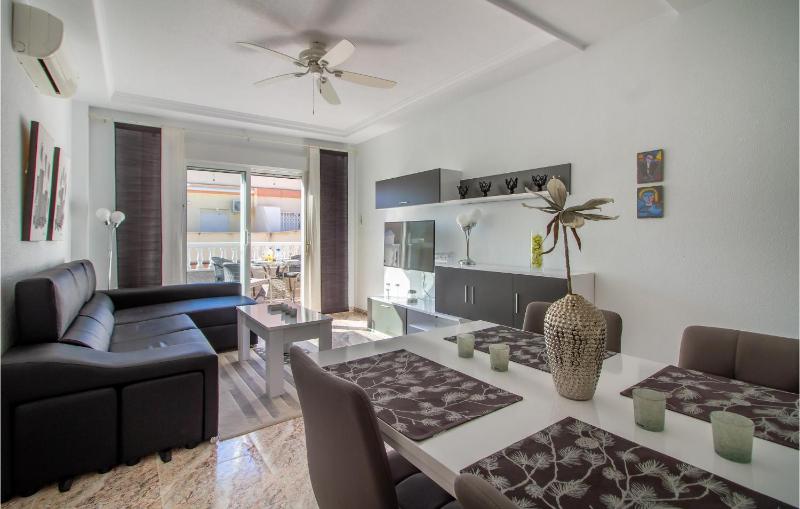 2 Bedroom Amazing Apartment In Torrevieja - image 13
