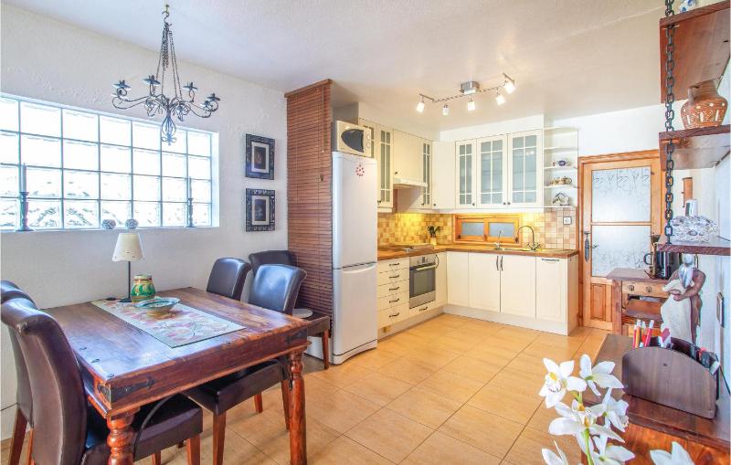2 Bedroom Amazing Home In Orihuela - image 18