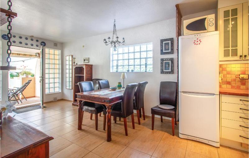 2 Bedroom Amazing Home In Orihuela - image 11