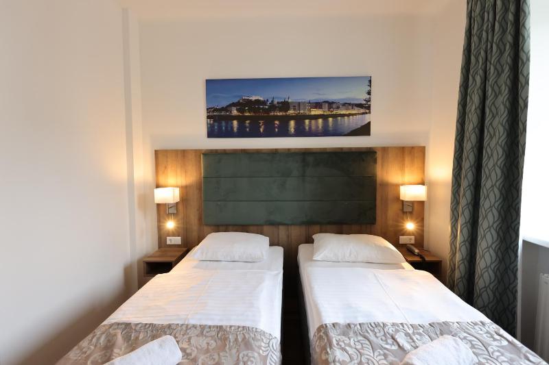 Standard Twin Room Plus image 4
