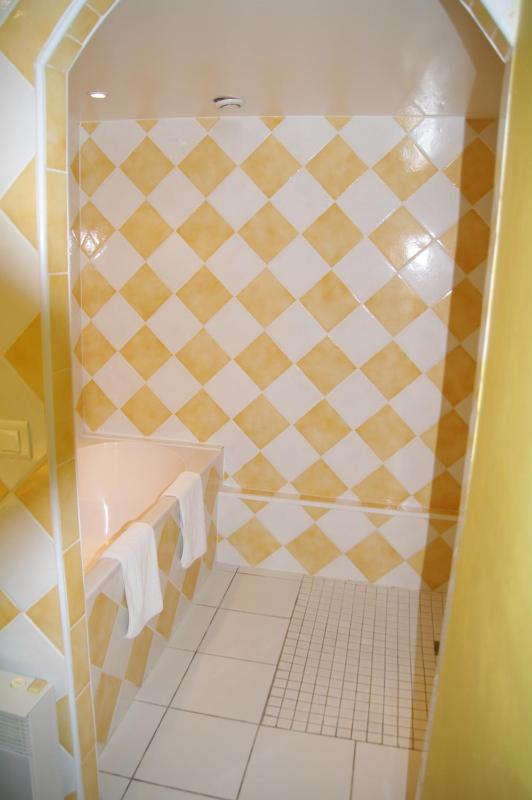 Studio (3 Adults) image 4