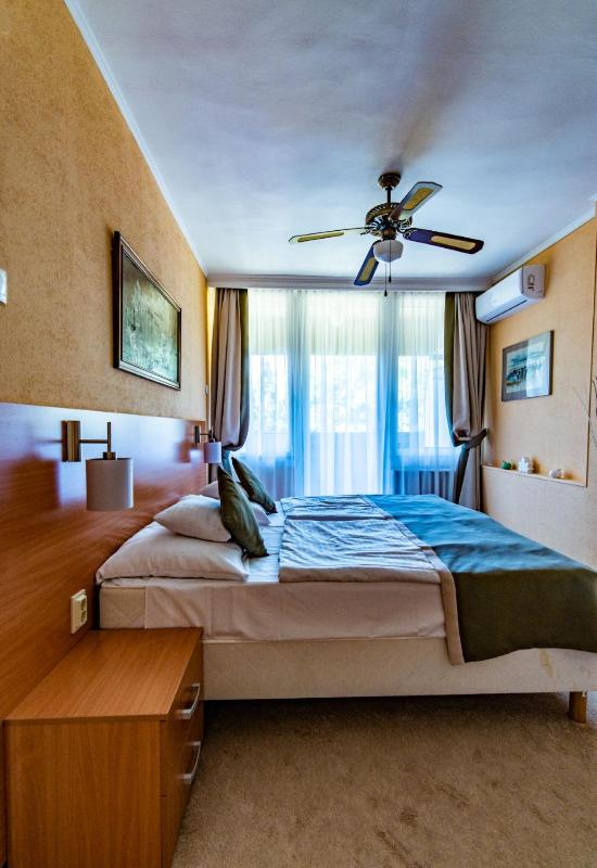 One-Bedroom Suite image 1