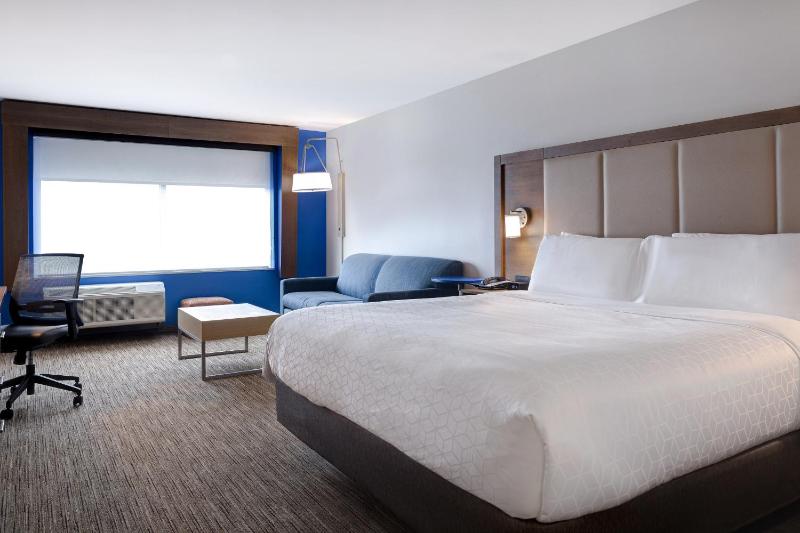 King Suite with Sofa Bed image 3