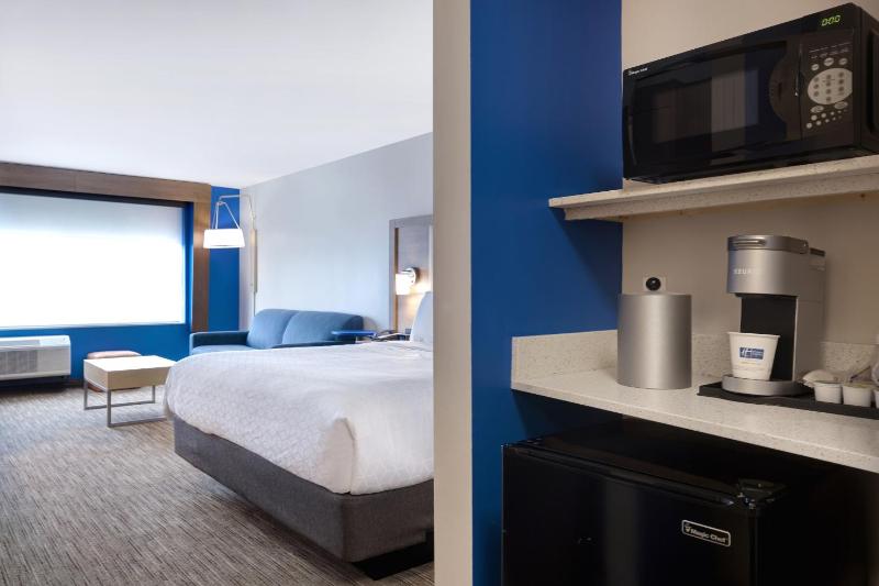 King Suite with Sofa Bed image 2