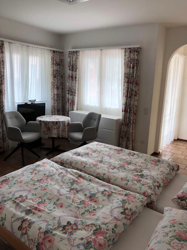 Twin Room image 4