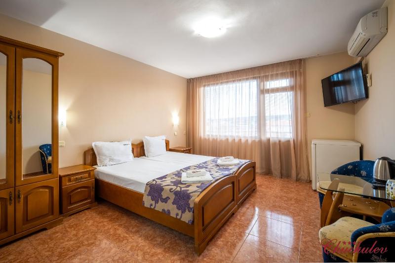 Double Room image 4