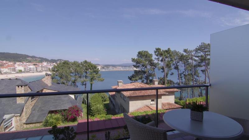 Double or Twin Room with Sea view (2 Adults + 1 Child ) image 4