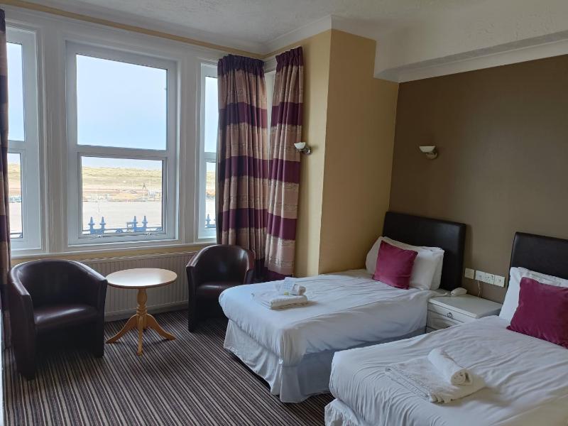 Deluxe Triple Room image 4
