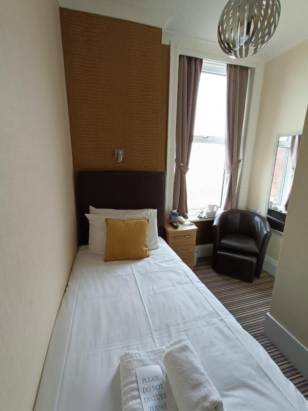 Single Room image 3