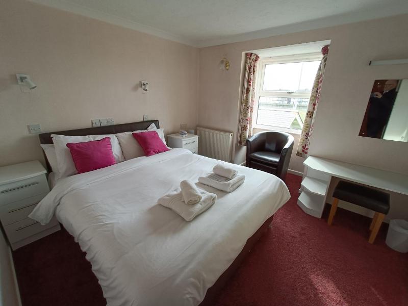 Double Room image 3