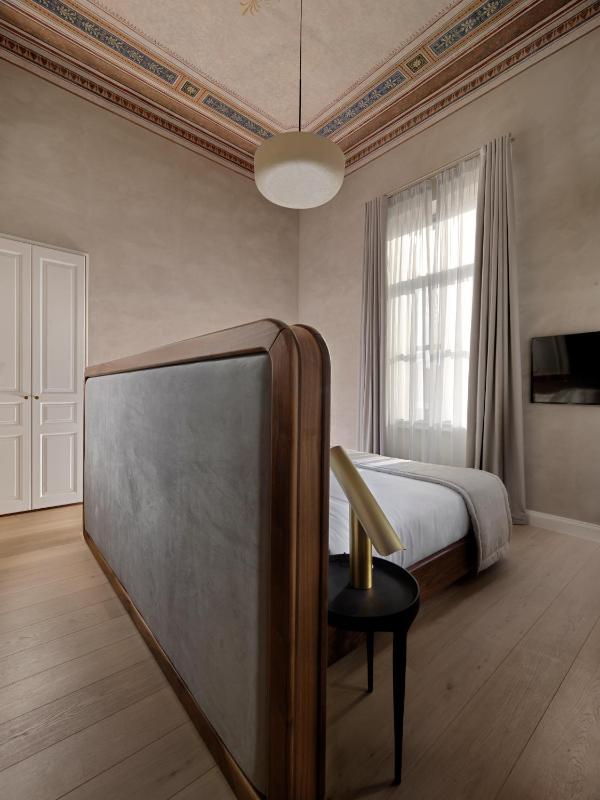 Echo Suite with Balcony image 4