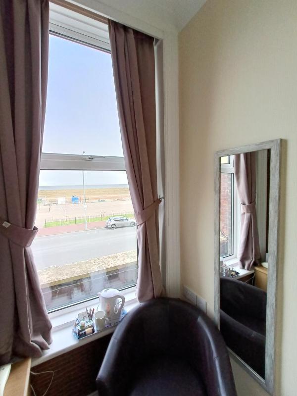 Single Room image 4