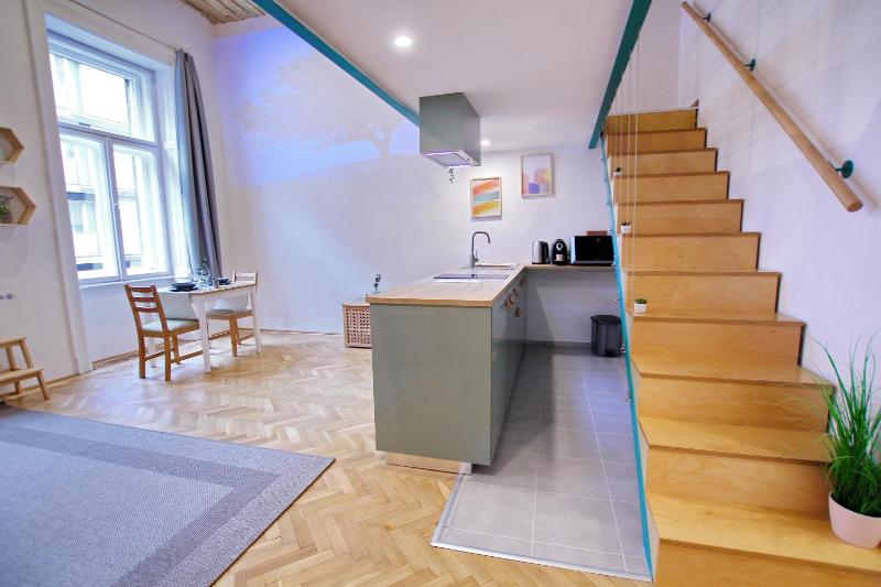 Awesome Budapest Downtown Studio w Balcony&Parking - image 13