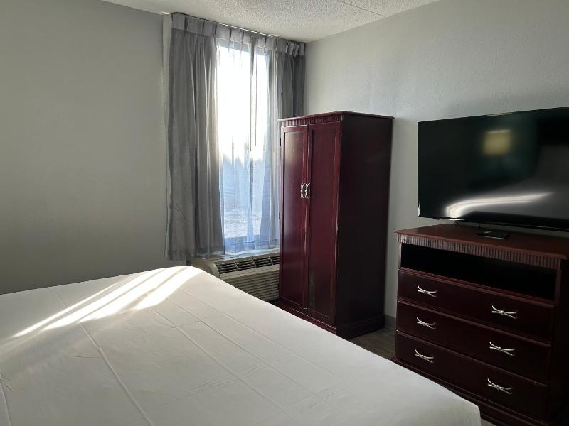 King Room - Non-Smoking image 4