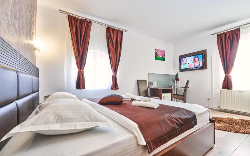 Double Room image 4