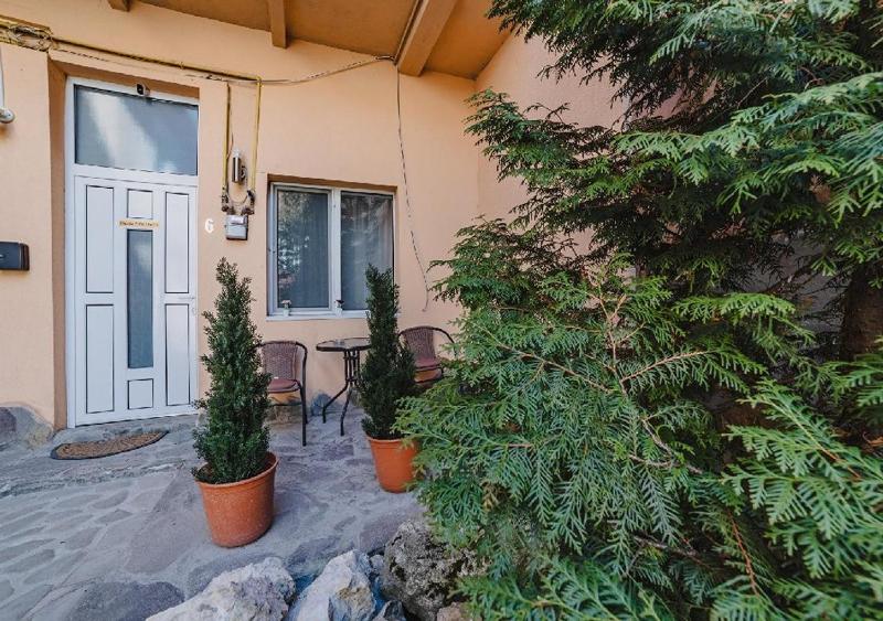 One-Bedroom Apartment image 2