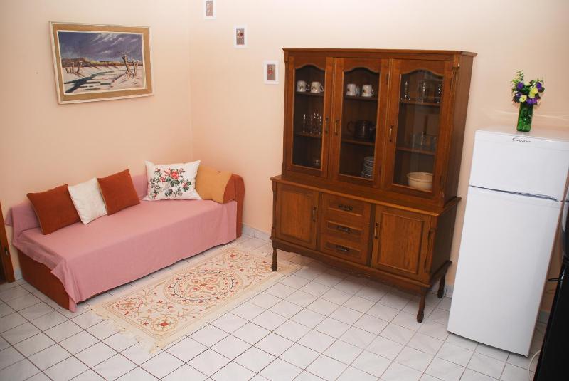 One-Bedroom Apartment image 2