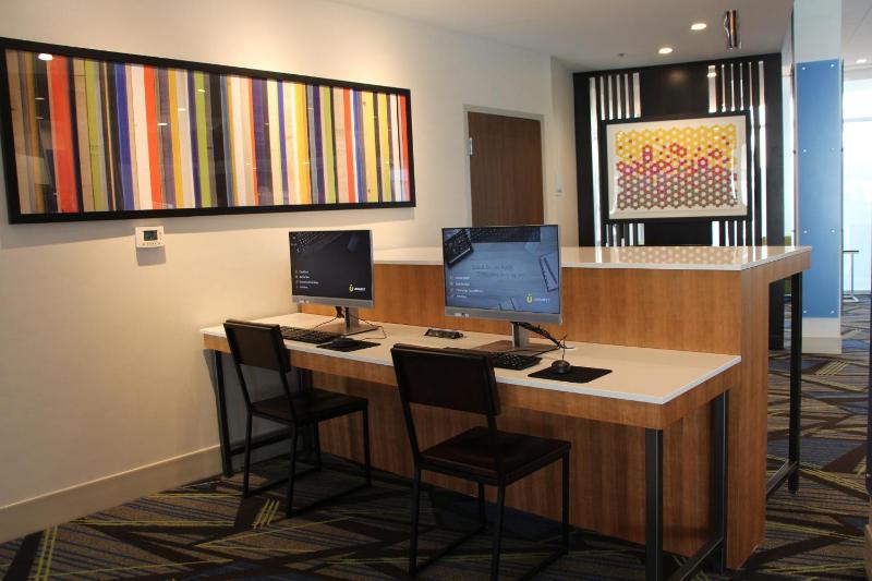 Holiday Inn Express And Suites Phoenix - Airport North By IHG - image 38