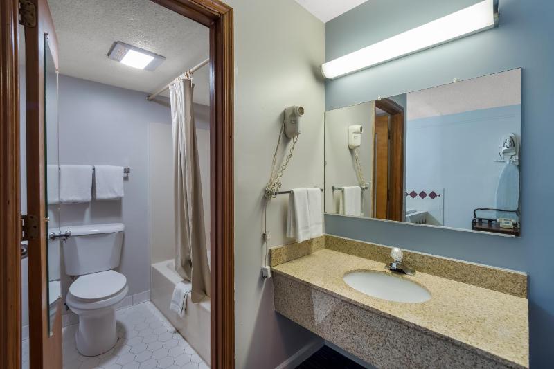 King Room with Tub - Non Smoking image 1