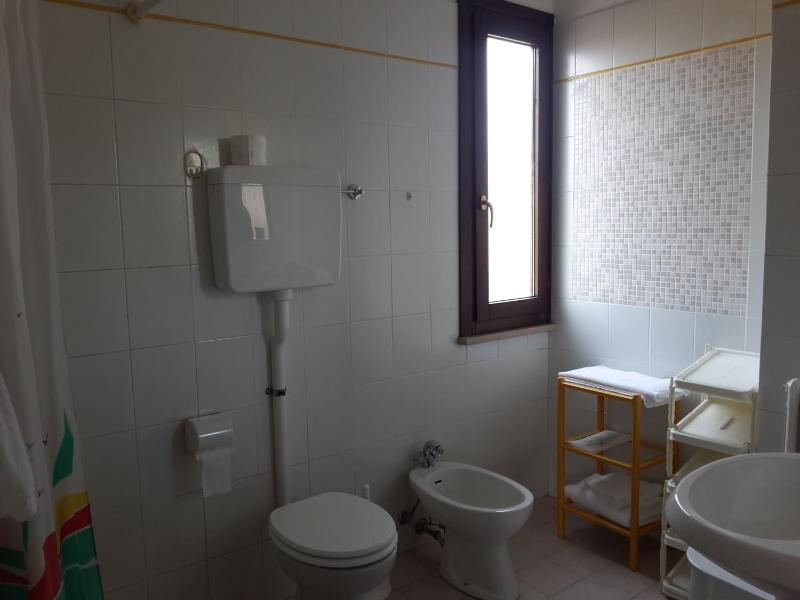 Double Room with Lake View image 4