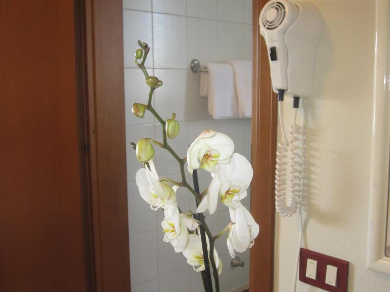Double Room with Lake View image 3