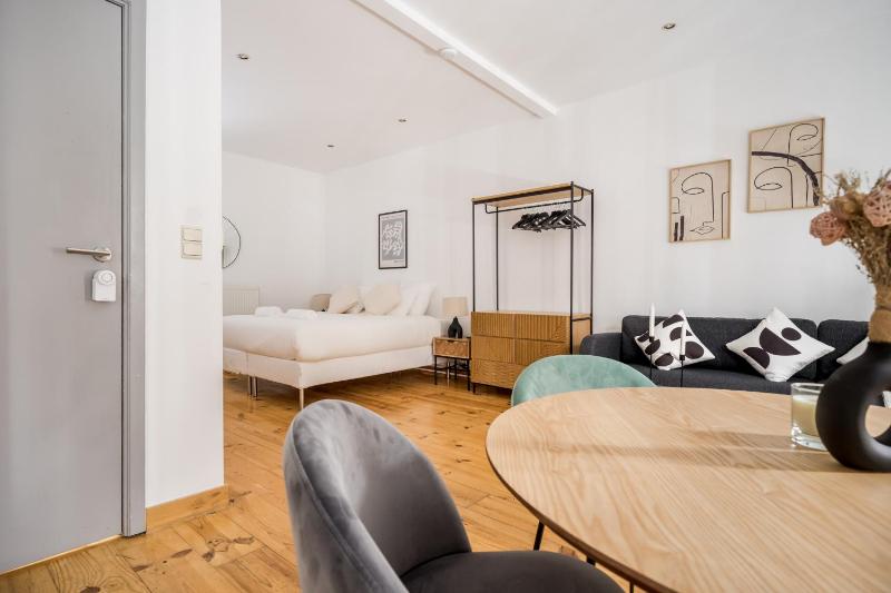 King Studio with Sofa Bed image 1