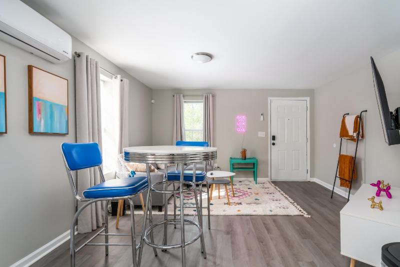 One-Bedroom Apartment image 3