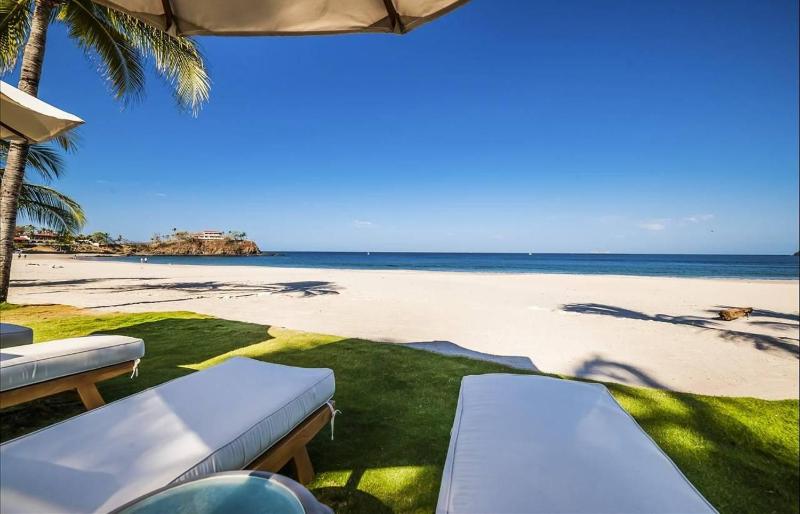 Palms 14 Luxury Beachfront Villa - image 6